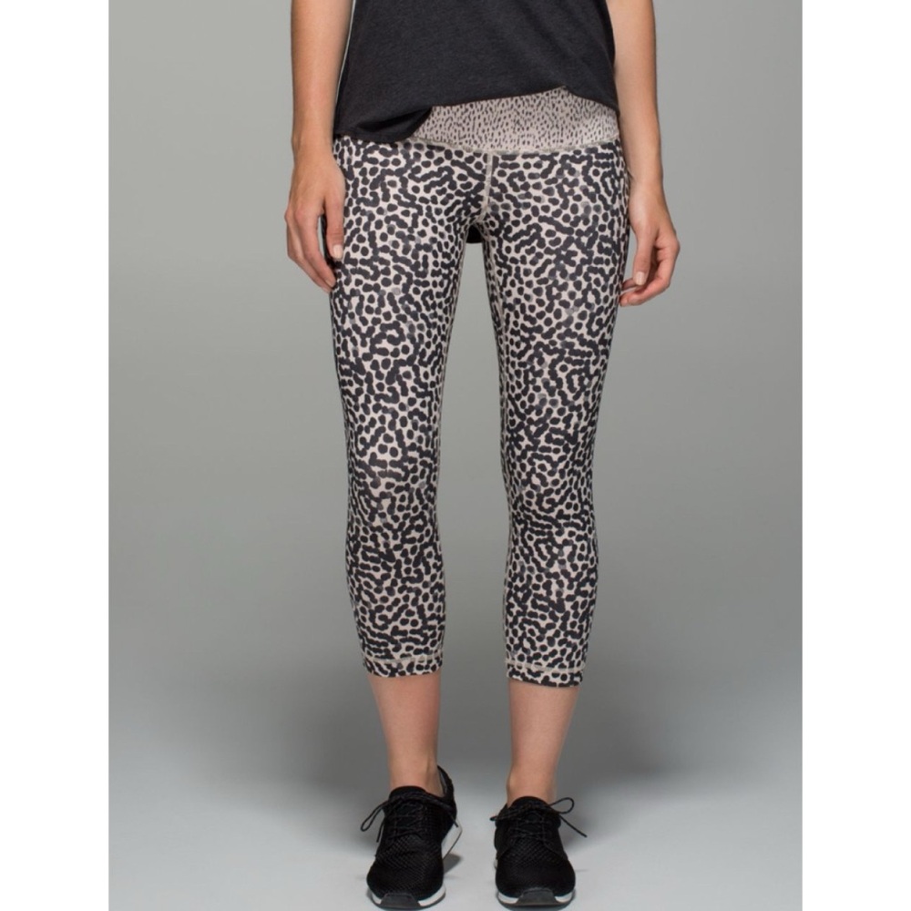 Lululemon Wunder Under Crop II Ace Spot Grain Black / Dottie Dash Grain Black 6 - Picture 2 of 11